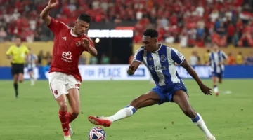 مفاجأة كبرى.. أشرف داري يحسم مستقبله مع الأهلي المصري بتنازلات مالية ضخمة